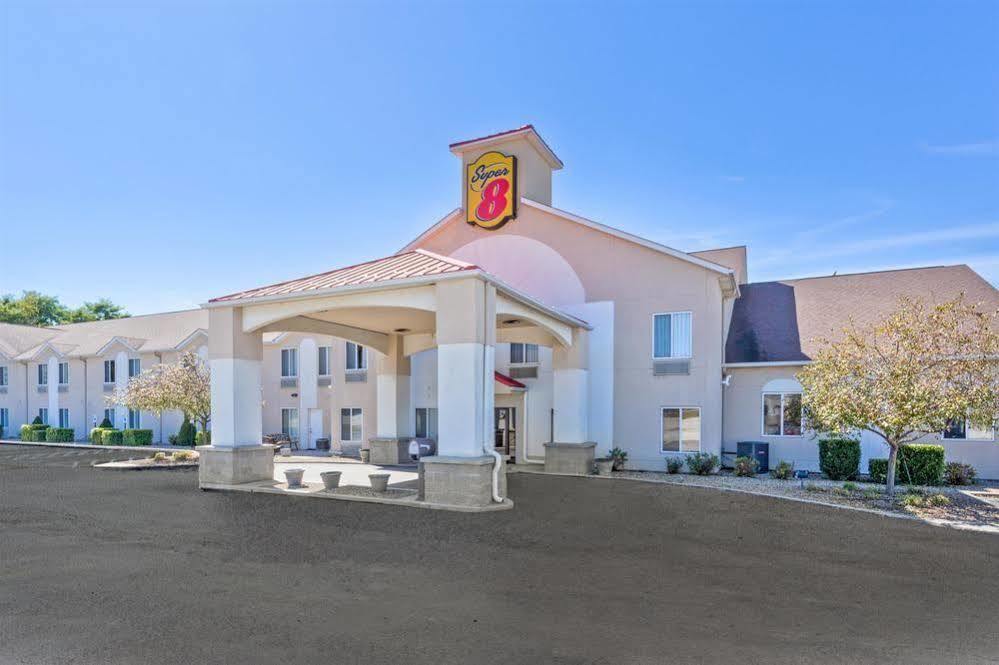 Super 8 By Wyndham Cloverdale Wine Country Exterior photo